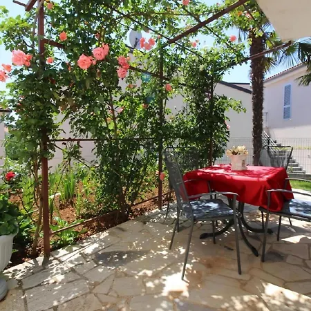 Pinia In Strandnaehe Mit Garten *