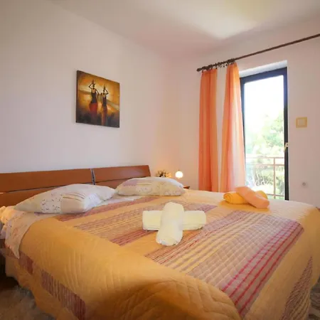 Pinia In Strandnaehe Mit Garten * Пореч